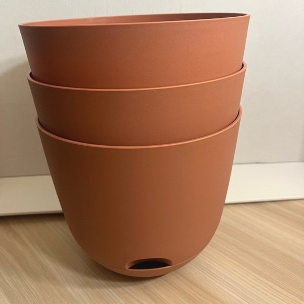 Room Essentials Self Watering Plastic Indoor Outdoor Planters Rust 8x8 Inch New